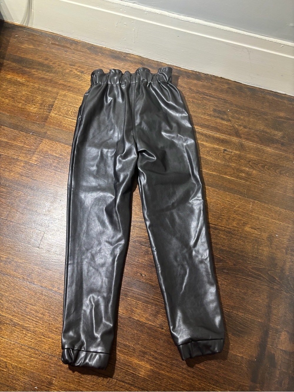 Abercrombie & Fitch Black Faux Leather Paperbag Jogger Pants Size XS - Picture 2 of 4